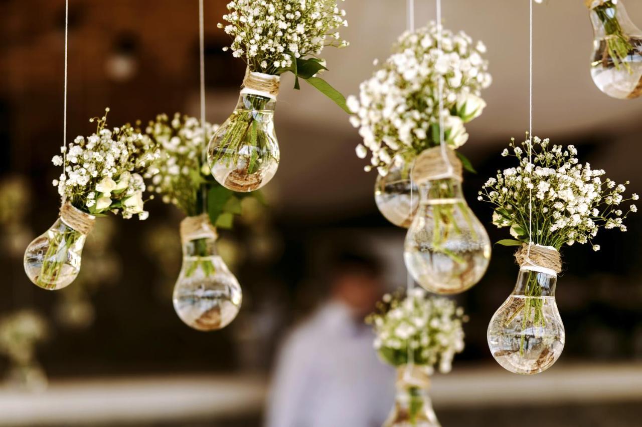 Hyatt Centric Janakpuri New Delhi Hotell Exteriör bild Gypsophila paniculata