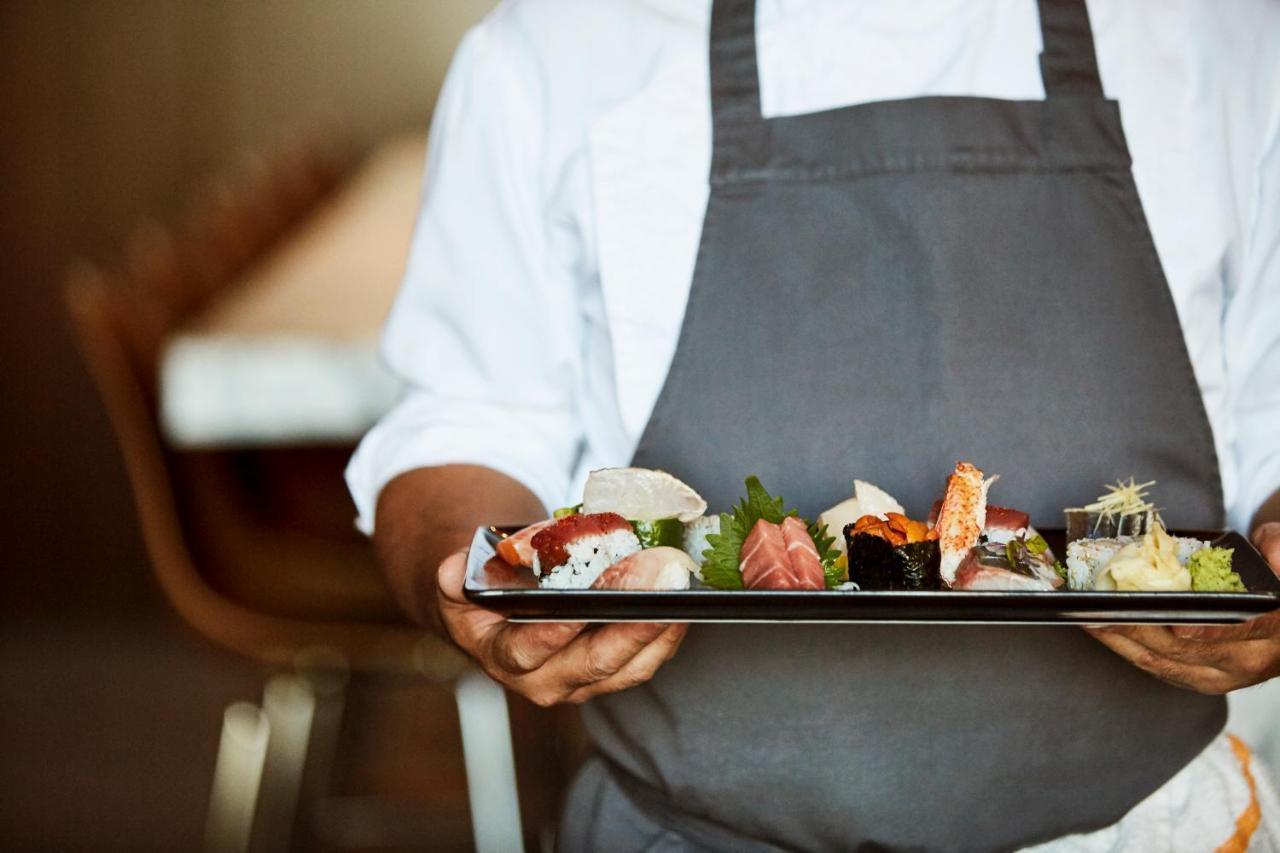 Hyatt Centric Janakpuri New Delhi Hotell Exteriör bild A sushi chef