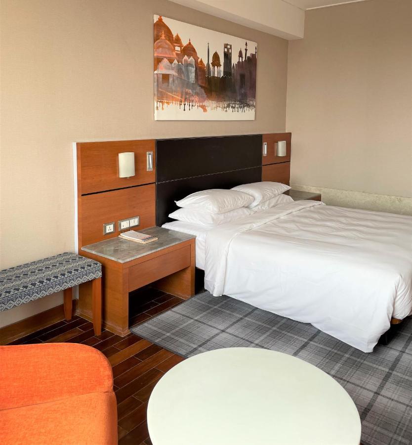 Hyatt Centric Janakpuri New Delhi Hotell Exteriör bild A room at the hotel