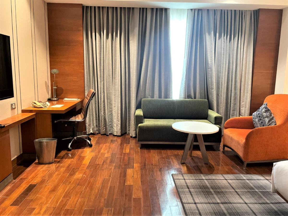 Hyatt Centric Janakpuri New Delhi Hotell Exteriör bild A room at the hotel