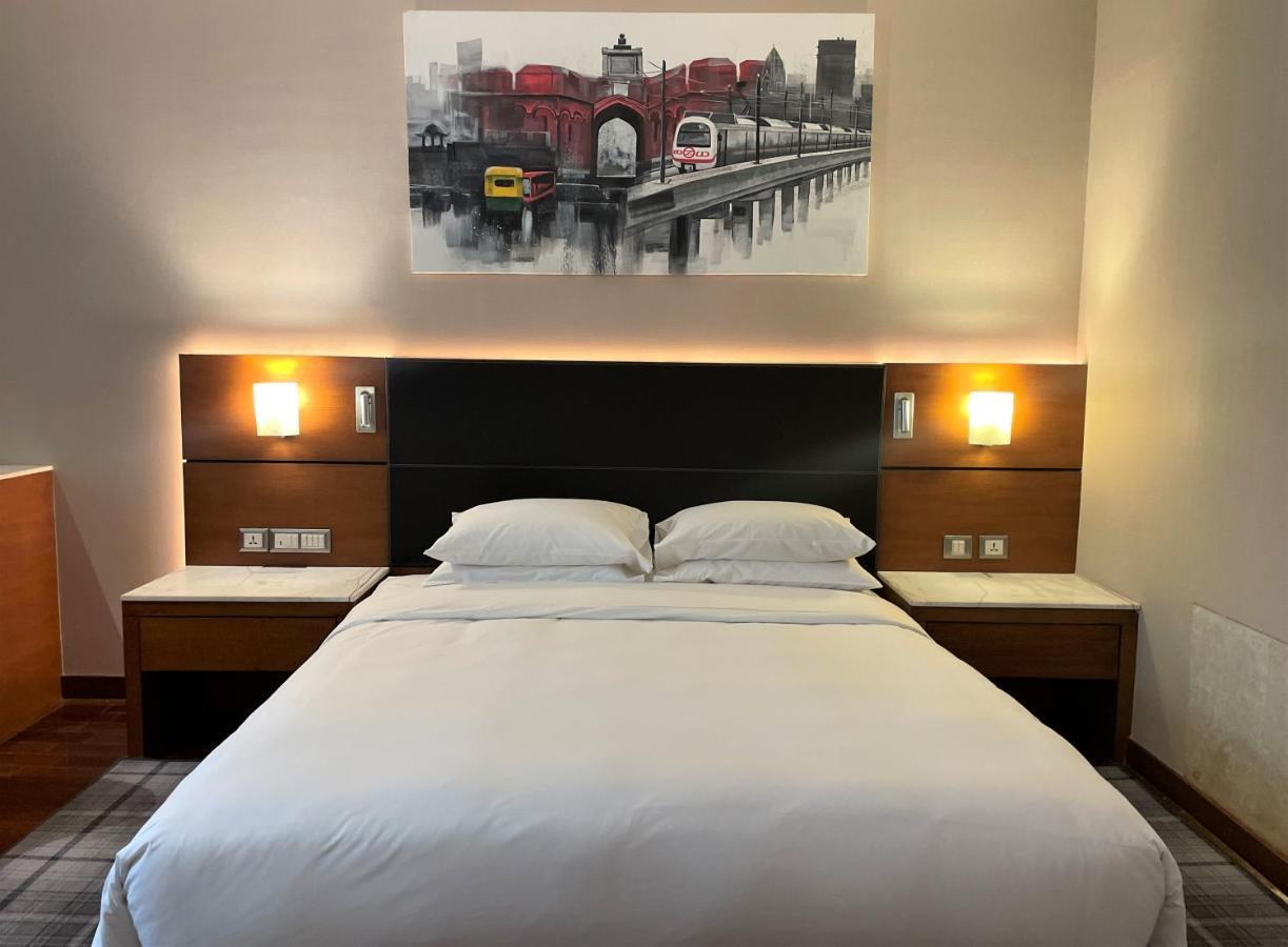 Hyatt Centric Janakpuri New Delhi Hotell Exteriör bild A bedroom at the hotel