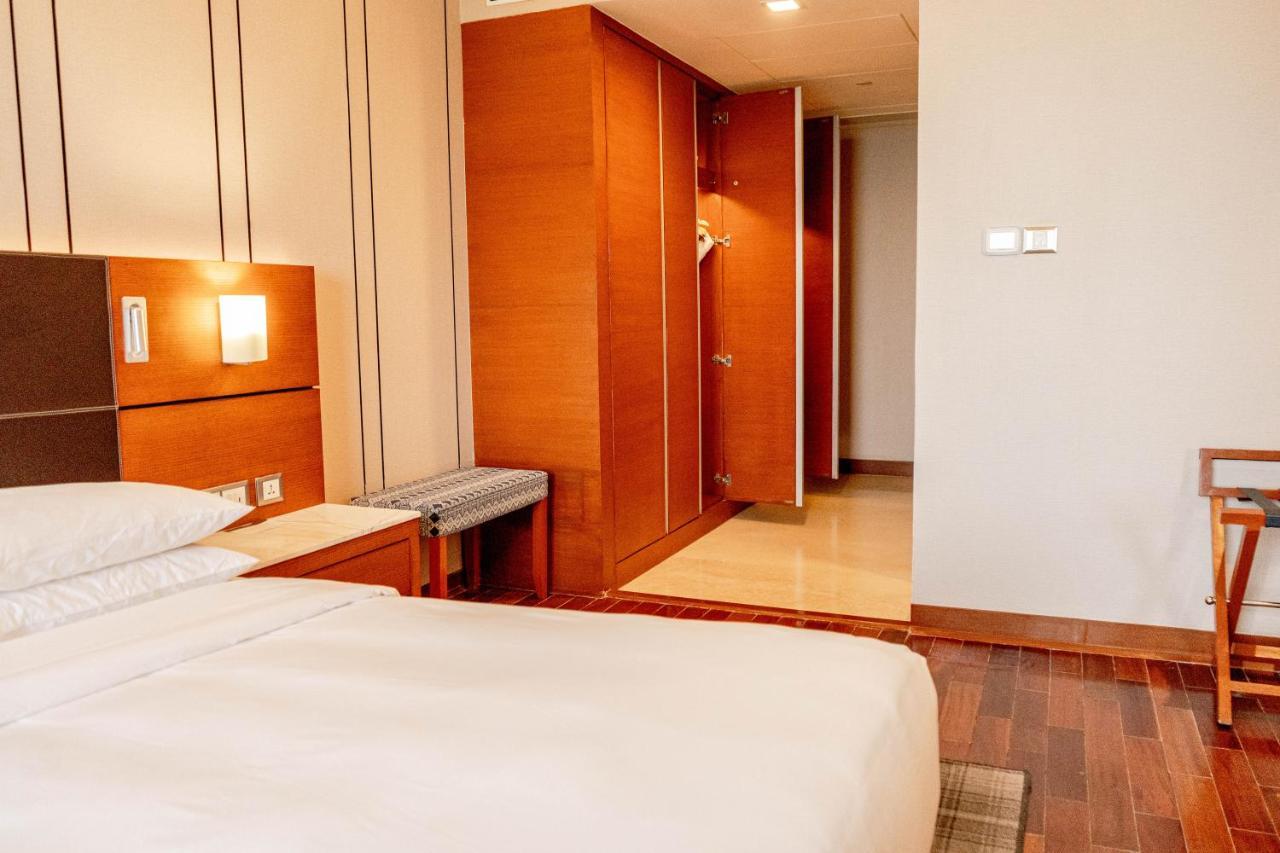 Hyatt Centric Janakpuri New Delhi Hotell Exteriör bild A room at the hotel