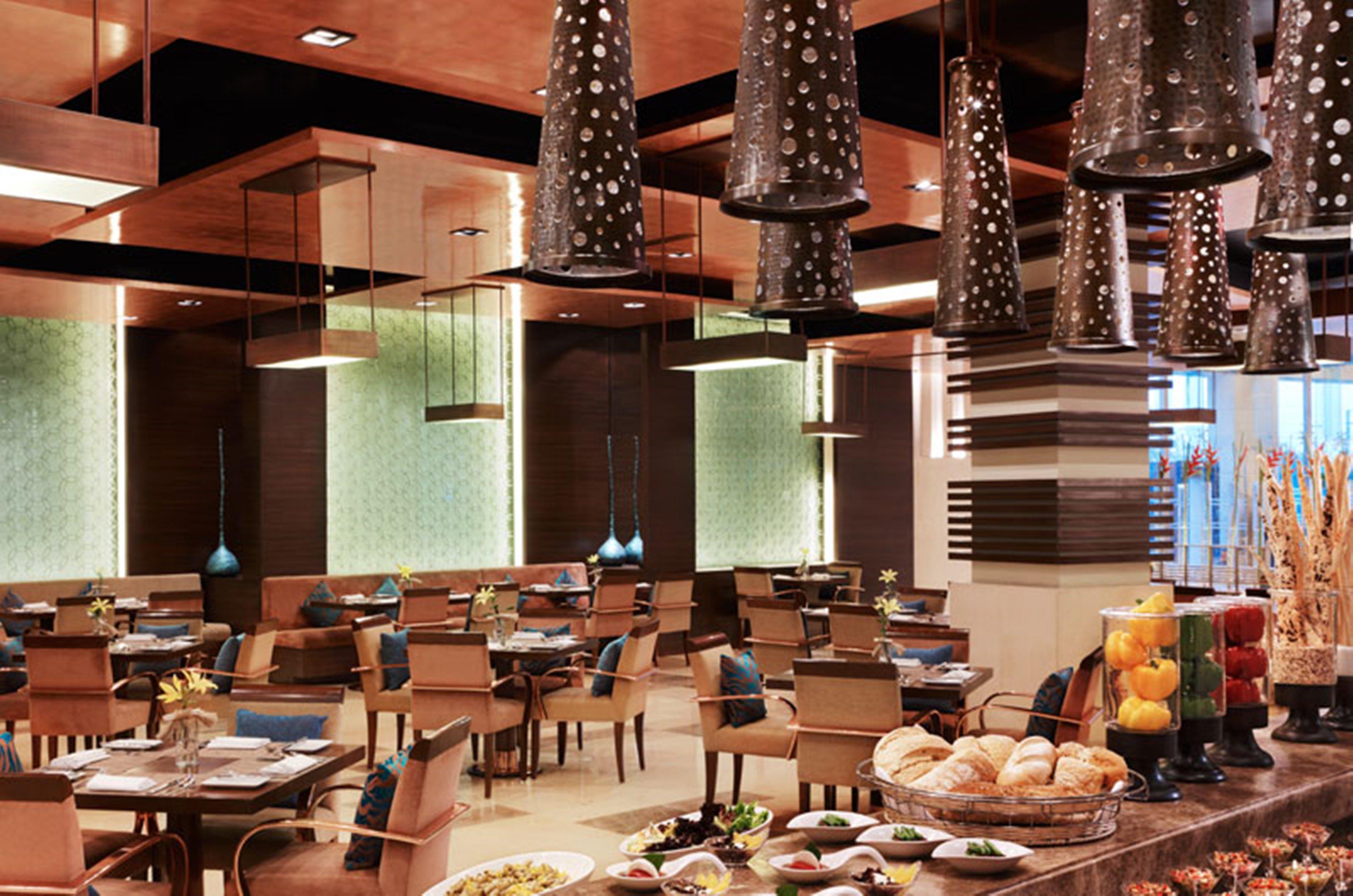 Hyatt Centric Janakpuri New Delhi Hotell Exteriör bild The restaurant
