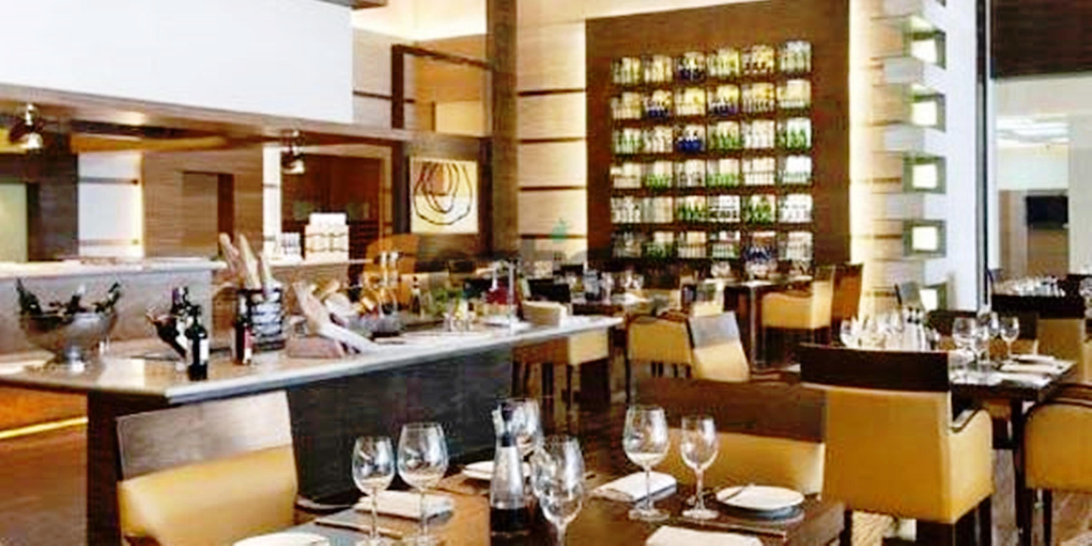 Hyatt Centric Janakpuri New Delhi Hotell Exteriör bild The interior of the restaurant
