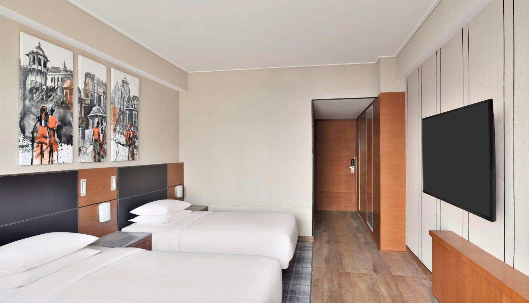 Hyatt Centric Janakpuri New Delhi Hotell Exteriör bild A typical room at the hotel